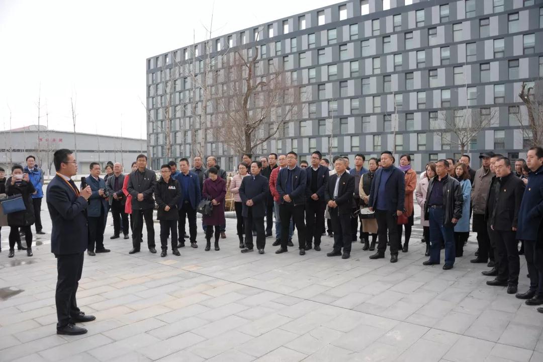 甘肅省第三期黨建強、發(fā)展強非公經(jīng)濟工作能力提升培訓班參觀蘭州新區(qū)“亞太三廠” 項目